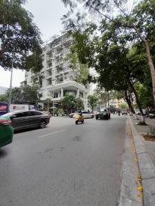Bán nhà 5 tầng 42m2 Trần Thái Tông, Cầu Giấy, Oto đỗ cửa, Gần phố, 2 thoáng, Ngõ thông, Nhà đẹp, Kinh doanh tốt